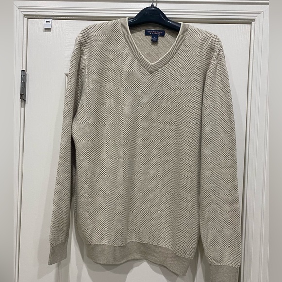 Roundtree & Yorke Mens V-Neck pull over beige & white sweater Size Large - Picture 1 of 4